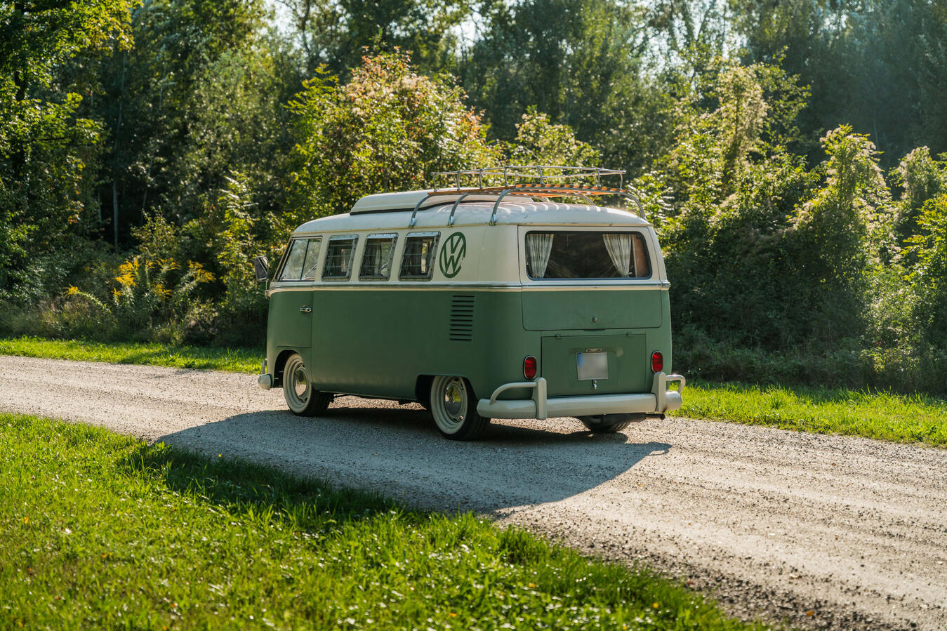 Historischer VW T1 Westfalia von 1966 in Außenansicht