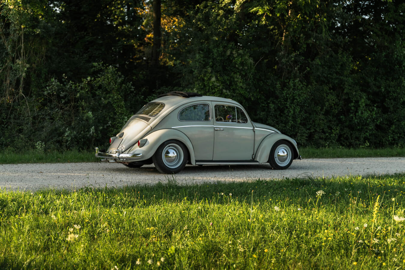 VW Käfer mit Faltdach als Hochzeitsauto in Bayer