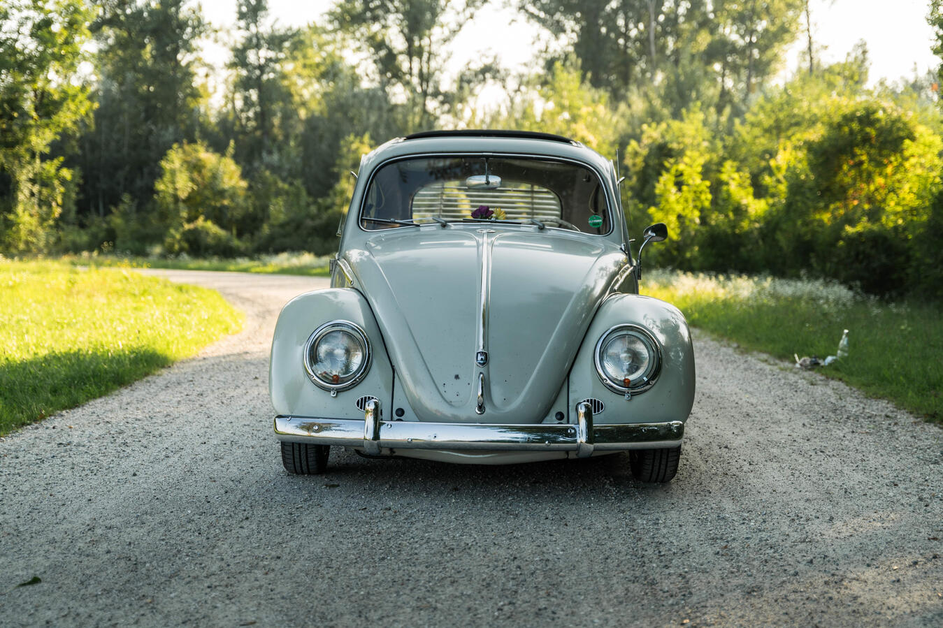 VW Käfer Oldtimer von 1960 bei einer Ausfahrt in Bayern